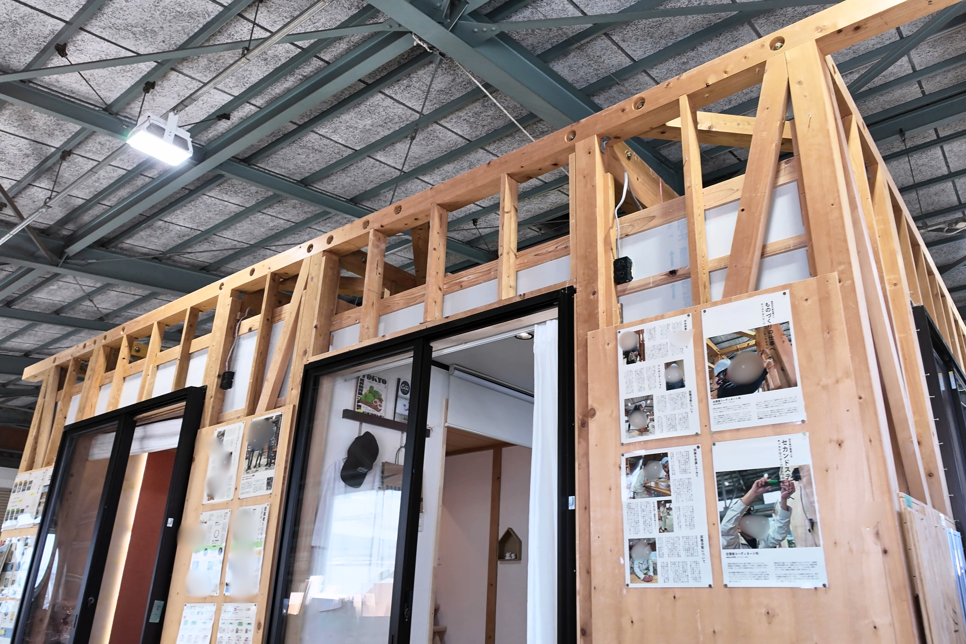 横から見た実スケールの模擬家屋