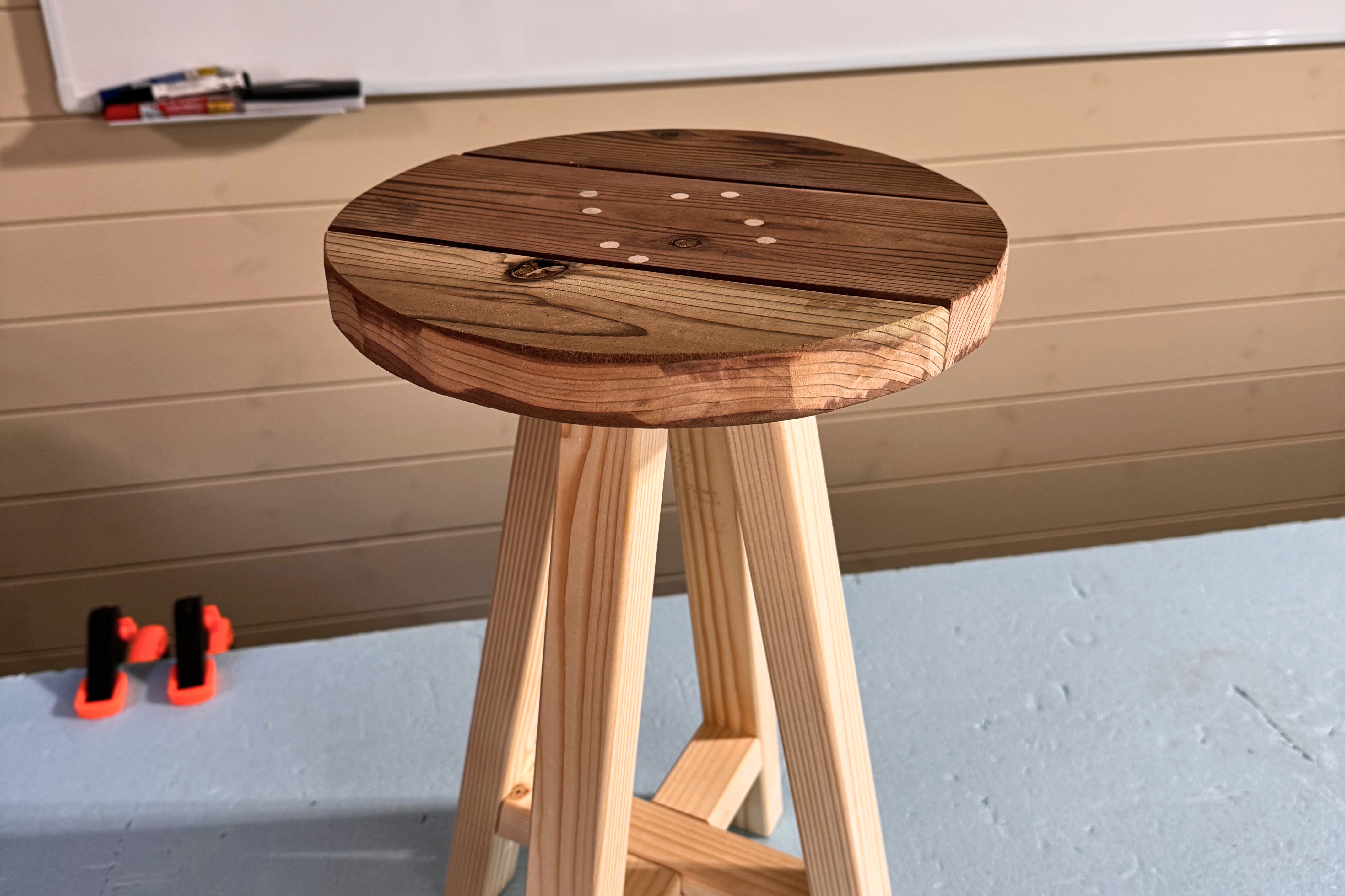 丸スツールを斜め上から見た様子