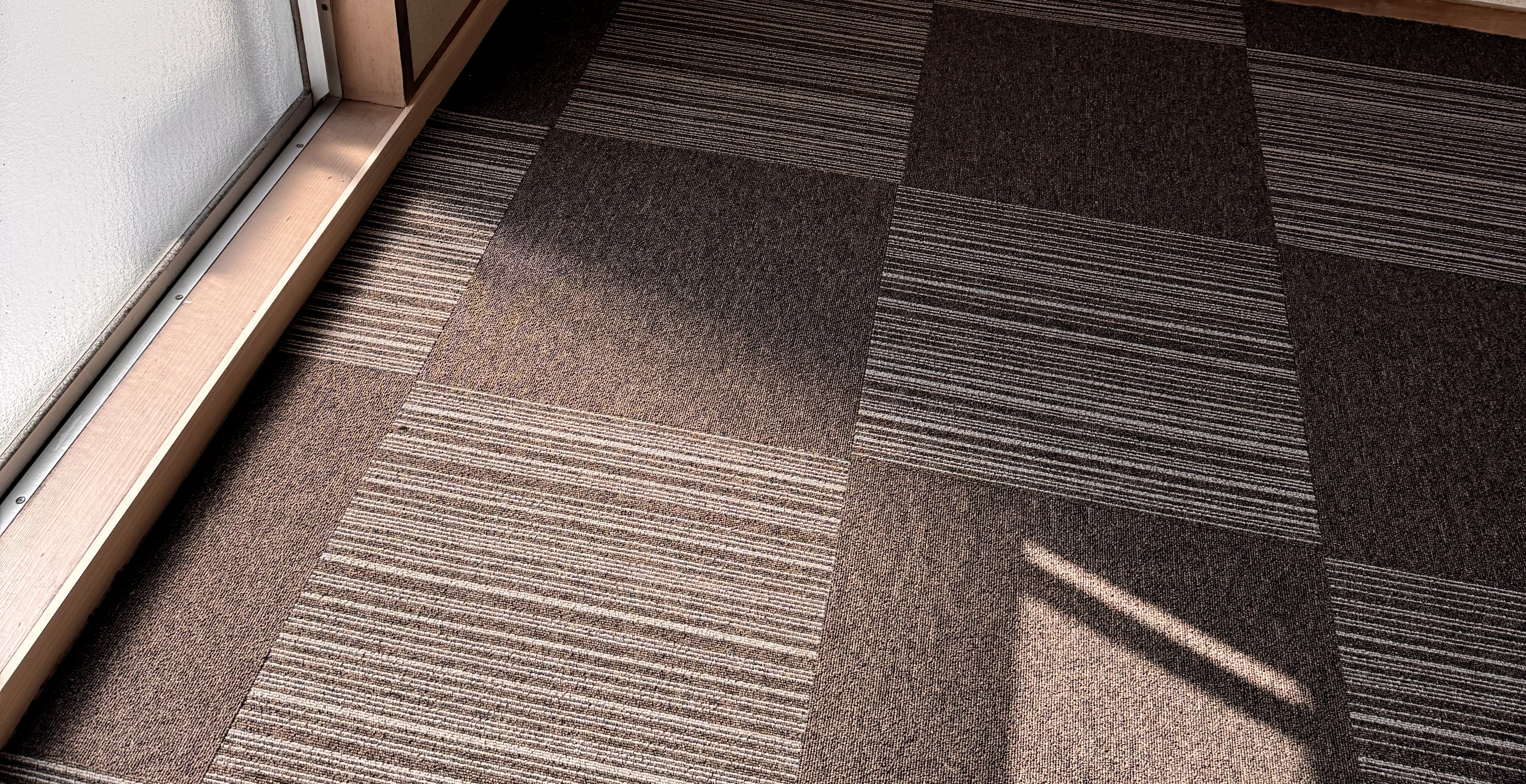 タイルカーペット 南西側の納まり