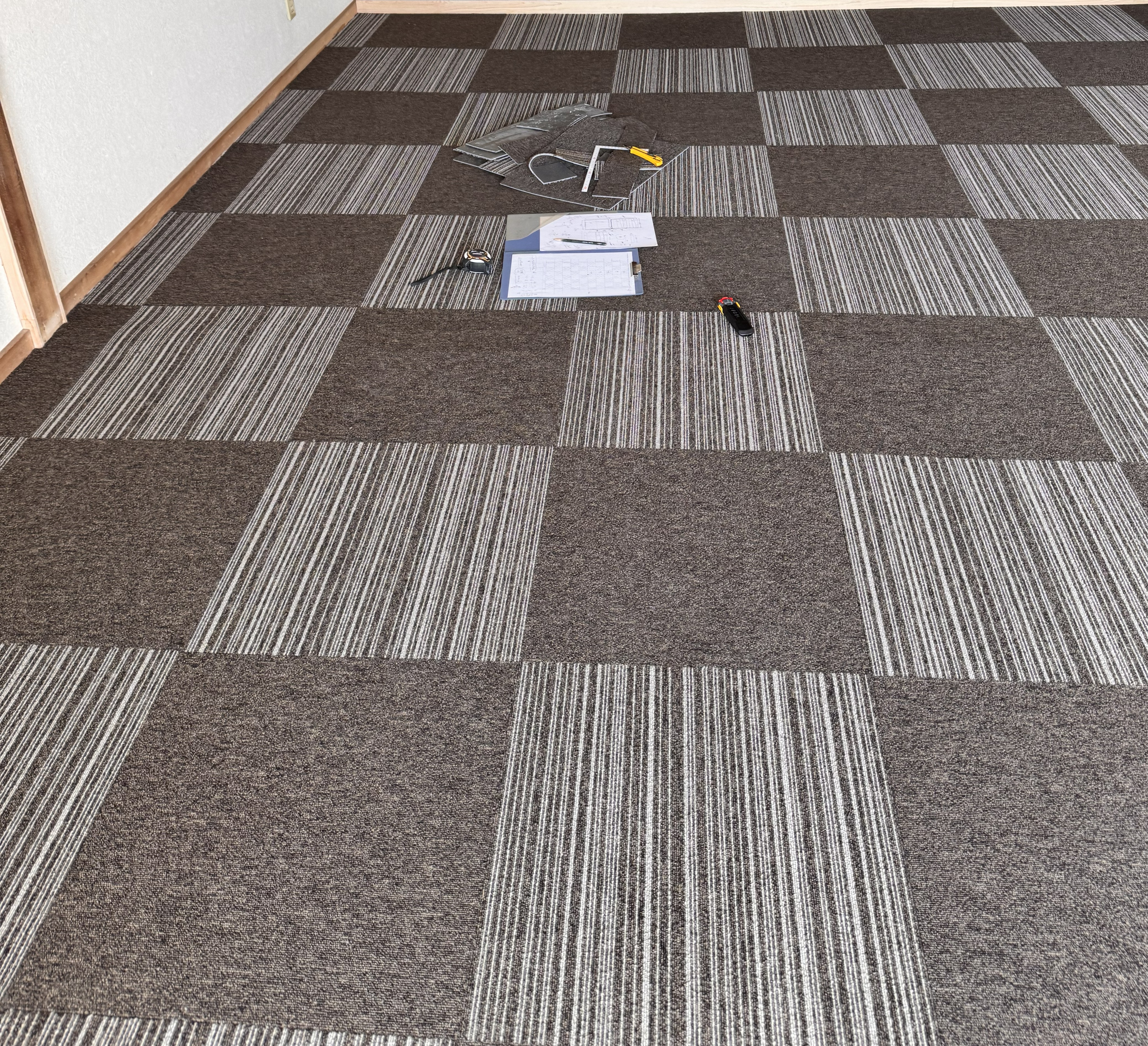 タイルカーペット 西側施工完了