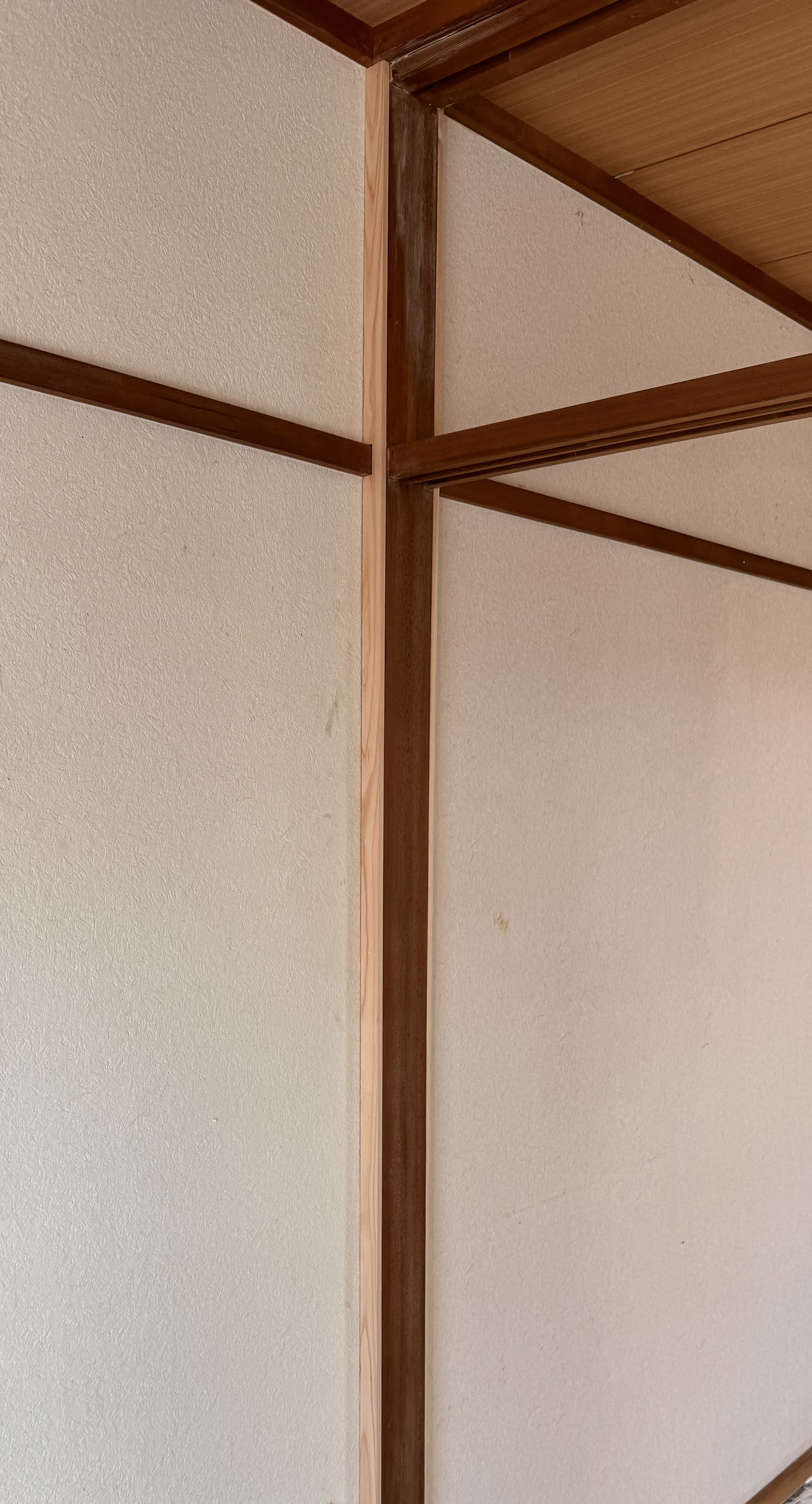 集成柱の化粧板を張り直した後